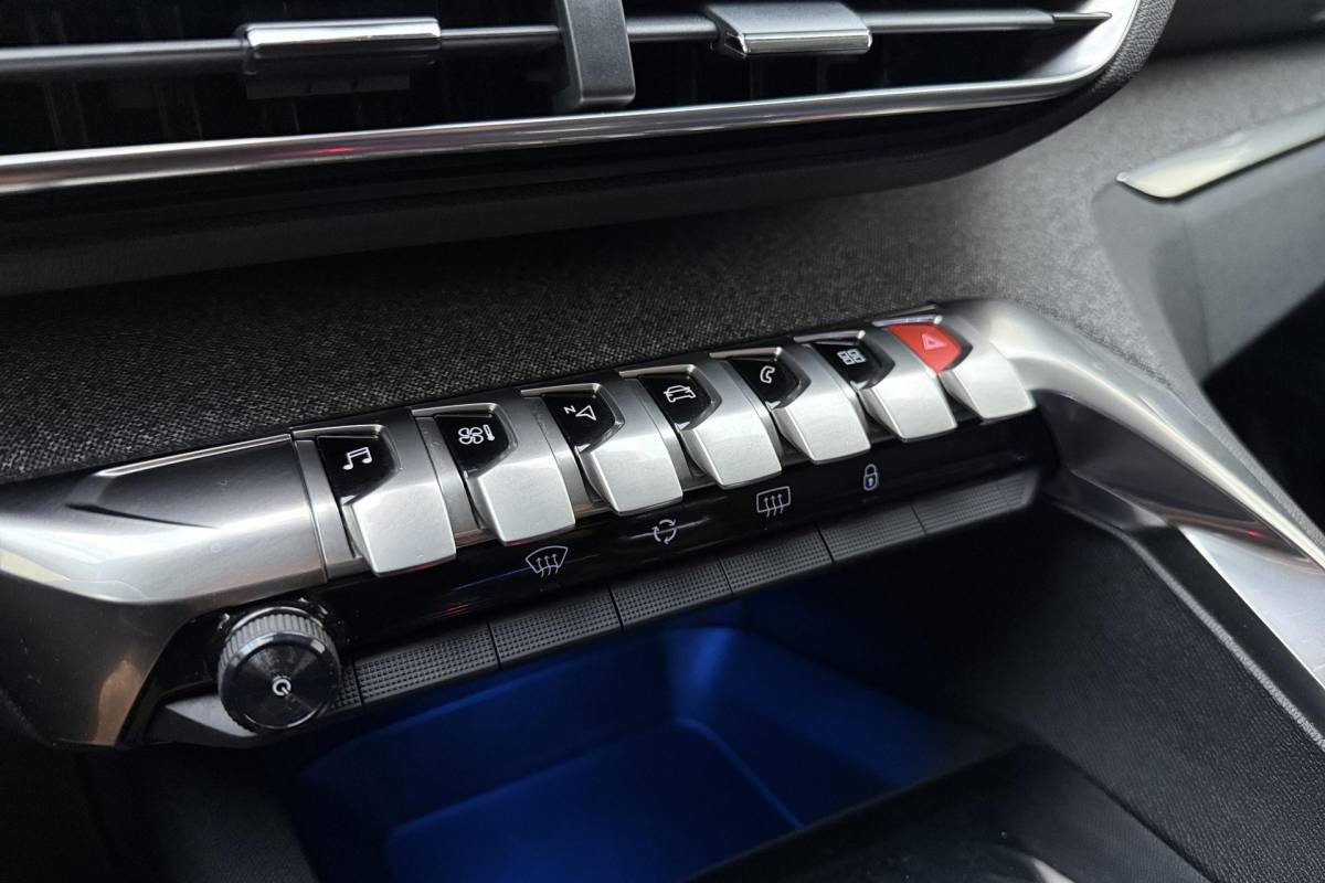 Peugeot 5008 Peugeot 5008 1.2 PureTech GT-Line | Apple carplay/Android auto | Automatische airco | Cruise control | Lichtmetalen velgen 19” | Navigatie |