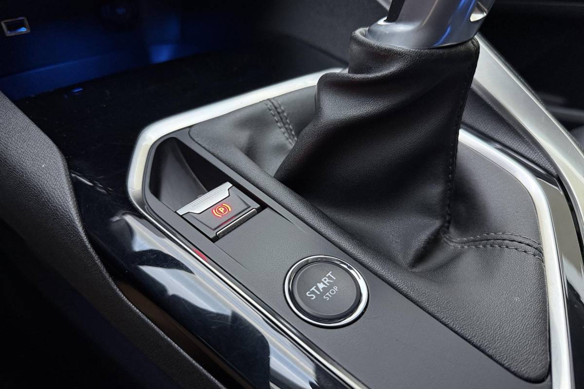 Peugeot 5008 Peugeot 5008 1.2 PureTech GT-Line | Apple carplay/Android auto | Automatische airco | Cruise control | Lichtmetalen velgen 19” | Navigatie |