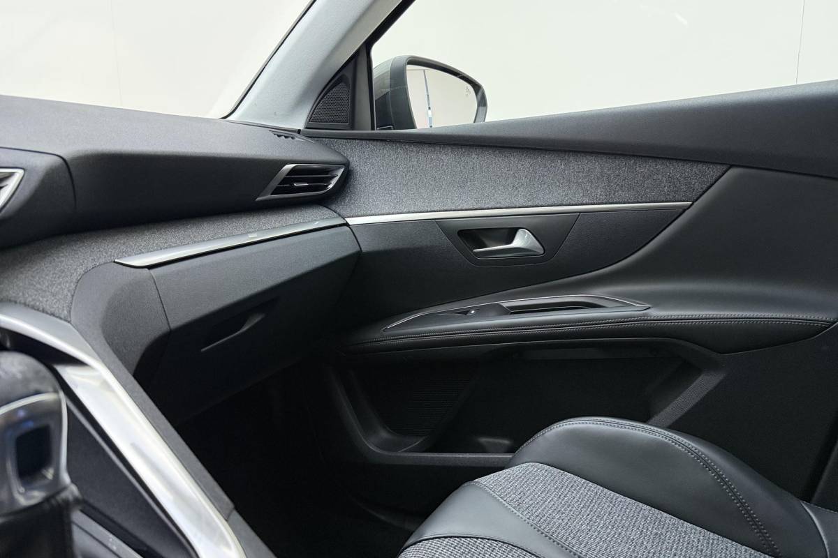 Peugeot 5008 Peugeot 5008 1.2 PureTech GT-Line | Apple carplay/Android auto | Automatische airco | Cruise control | Lichtmetalen velgen 19” | Navigatie |