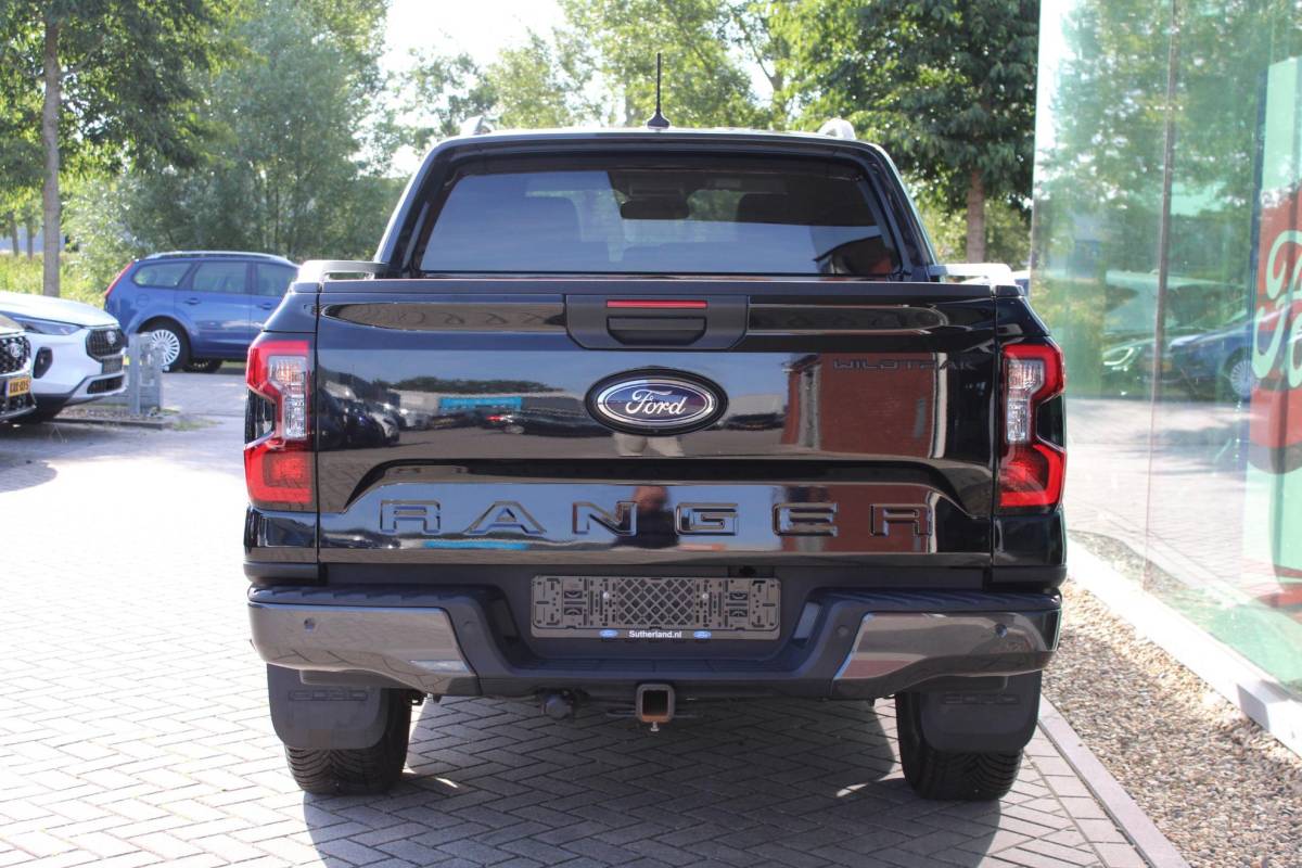 Ford Ranger Ford Ranger 2.0 Double Cab EcoBlue Wildtrak 204pk | Trekhaak | 360 graden camera | Rollertop Elektrisch | Stoelverwarming | Adaptive Cruise Control