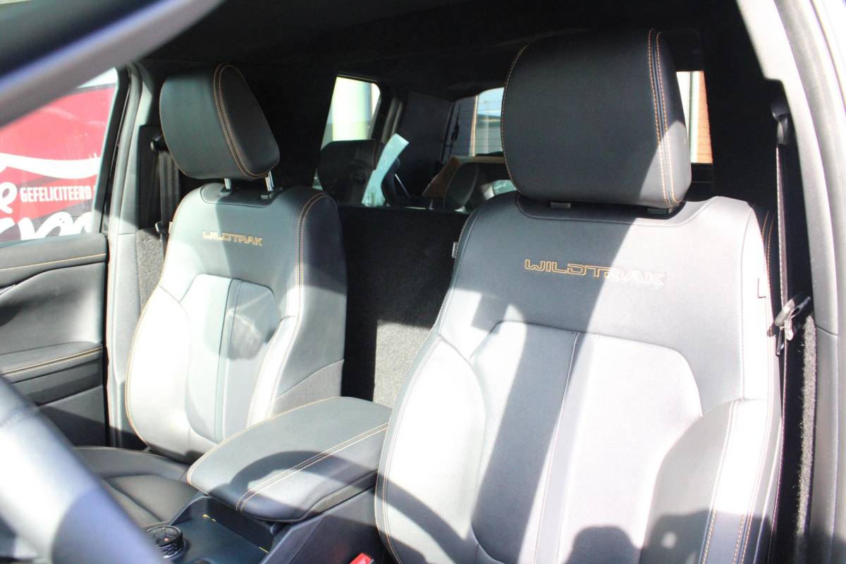 Ford Ranger Ford Ranger 2.0 Double Cab EcoBlue Wildtrak 204pk | Trekhaak | 360 graden camera | Rollertop Elektrisch | Stoelverwarming | Adaptive Cruise Control
