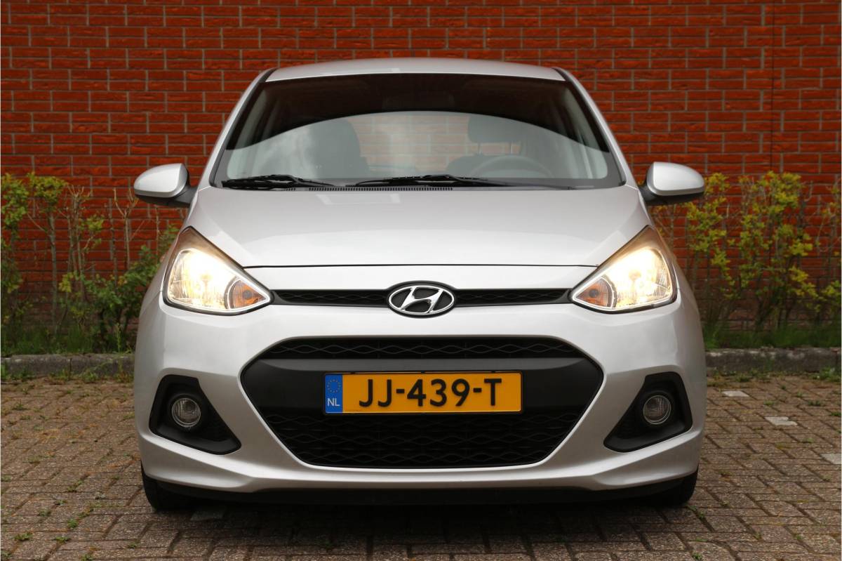 Hyundai i10 Hyundai i10 1.0i i-Motion 67pk Comfort | NL-auto | 5 deuren | Climate control | Cruise control |  Centr. deurvergr. | Elek. ramen | Radio | Stuurbekrachtiging |