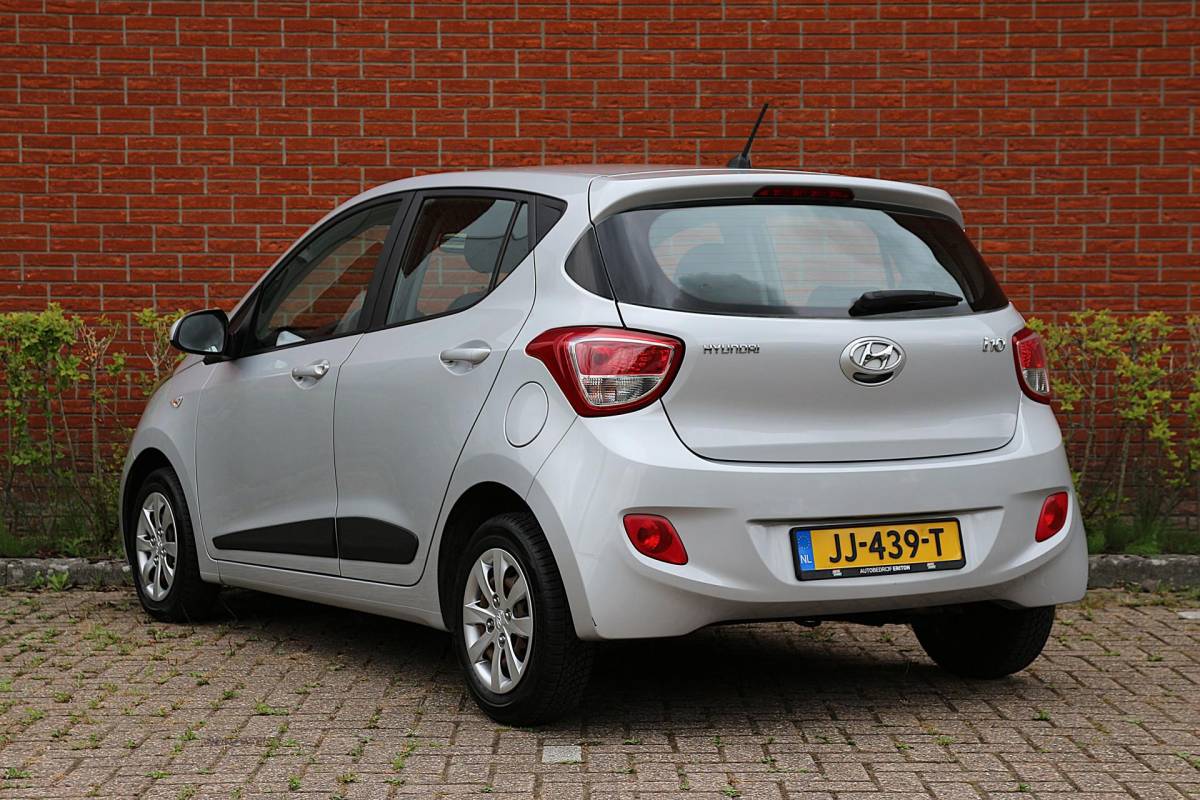 Hyundai i10 Hyundai i10 1.0i i-Motion 67pk Comfort | NL-auto | 5 deuren | Climate control | Cruise control |  Centr. deurvergr. | Elek. ramen | Radio | Stuurbekrachtiging |