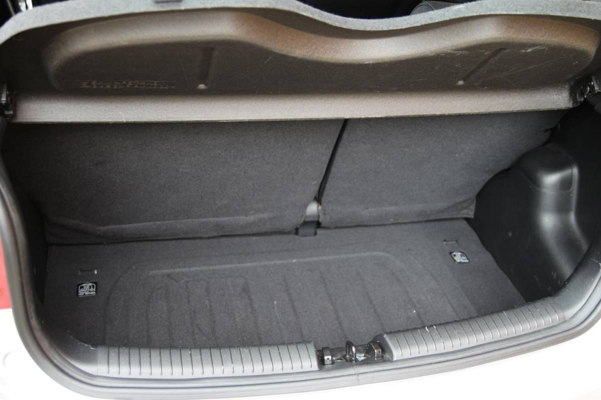 Hyundai i10 Hyundai i10 1.0i i-Motion 67pk Comfort | NL-auto | 5 deuren | Climate control | Cruise control |  Centr. deurvergr. | Elek. ramen | Radio | Stuurbekrachtiging |