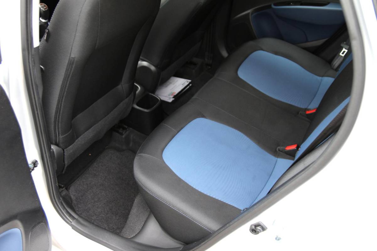Hyundai i10 Hyundai i10 1.0i i-Motion 67pk Comfort | NL-auto | 5 deuren | Climate control | Cruise control |  Centr. deurvergr. | Elek. ramen | Radio | Stuurbekrachtiging |