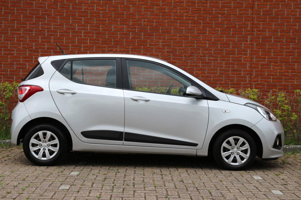 Hyundai i10 Hyundai i10 1.0i i-Motion 67pk Comfort | NL-auto | 5 deuren | Climate control | Cruise control |  Centr. deurvergr. | Elek. ramen | Radio | Stuurbekrachtiging |