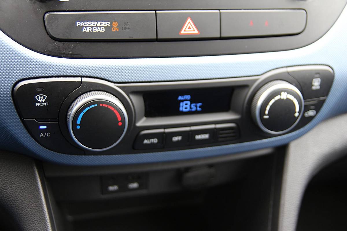 Hyundai i10 Hyundai i10 1.0i i-Motion 67pk Comfort | NL-auto | 5 deuren | Climate control | Cruise control |  Centr. deurvergr. | Elek. ramen | Radio | Stuurbekrachtiging |