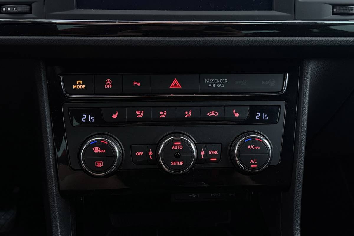 SEAT Leon Seat Leon 1.5 TSI FR Business Intense | CarPlay | Stoelverwarming | Digital Cockpit | Camera |
