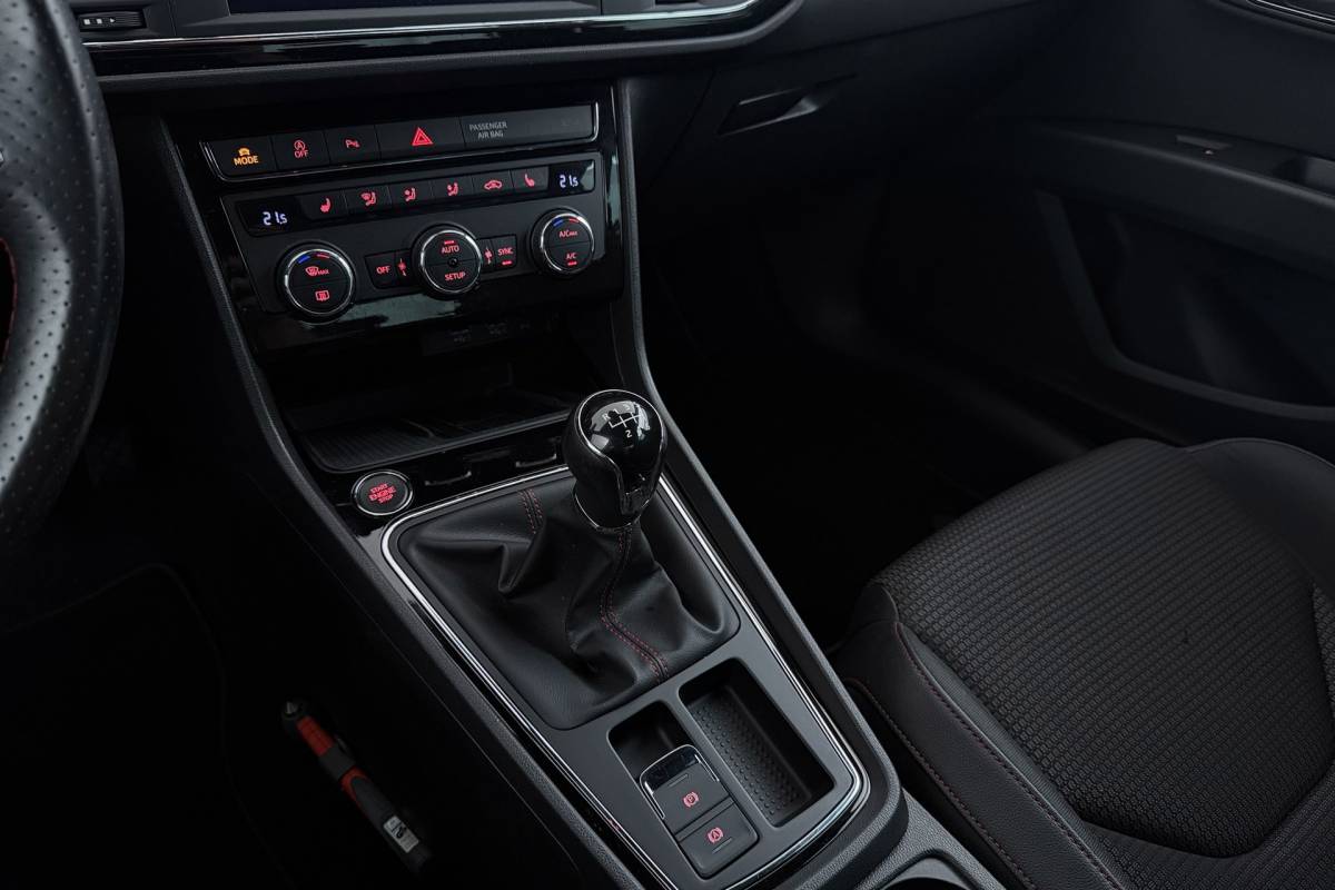 SEAT Leon Seat Leon 1.5 TSI FR Business Intense | CarPlay | Stoelverwarming | Digital Cockpit | Camera |
