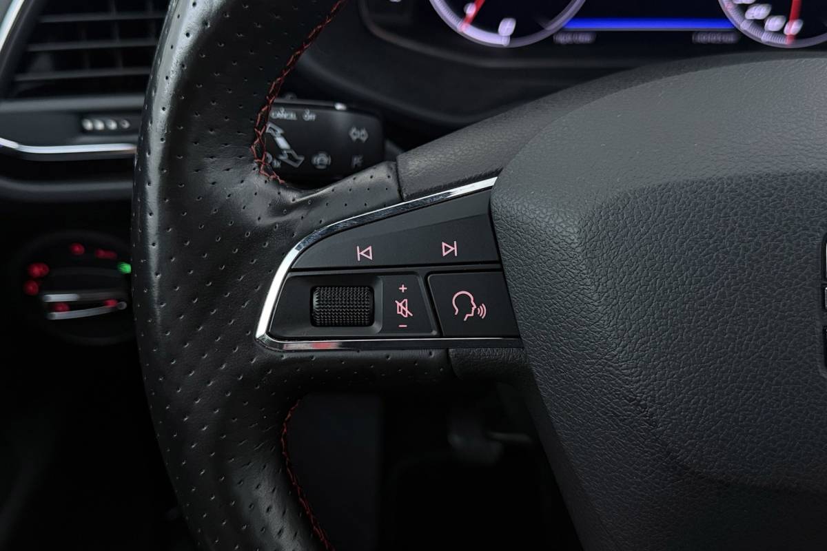 SEAT Leon Seat Leon 1.5 TSI FR Business Intense | CarPlay | Stoelverwarming | Digital Cockpit | Camera |