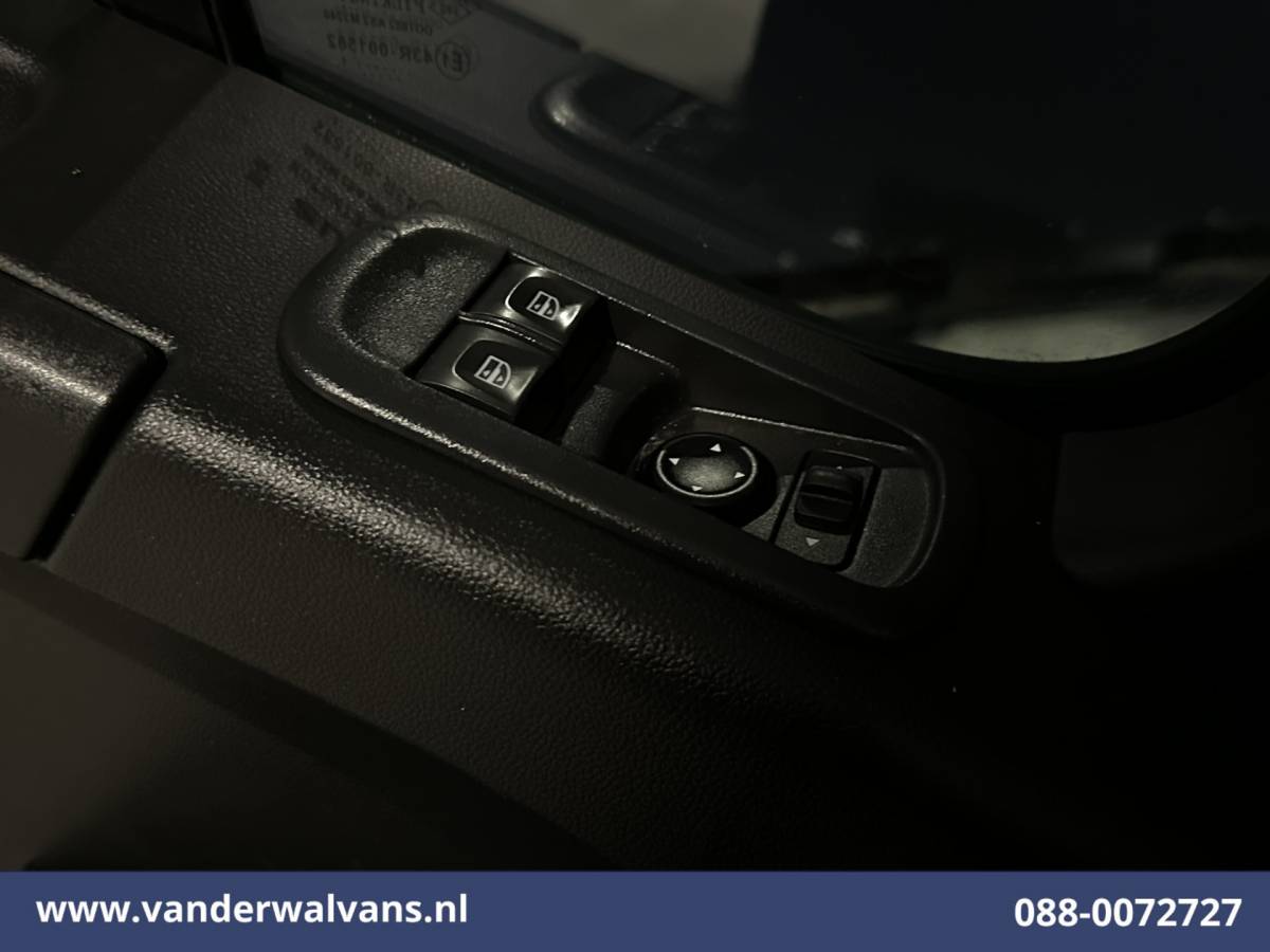 Renault Master Renault Master 2.3 dCi 164pk Bakwagen 230cm Hoog Laadklep Zijdeur Euro6 Airco | Camera | Cruisecontrol Bijrijdersbank