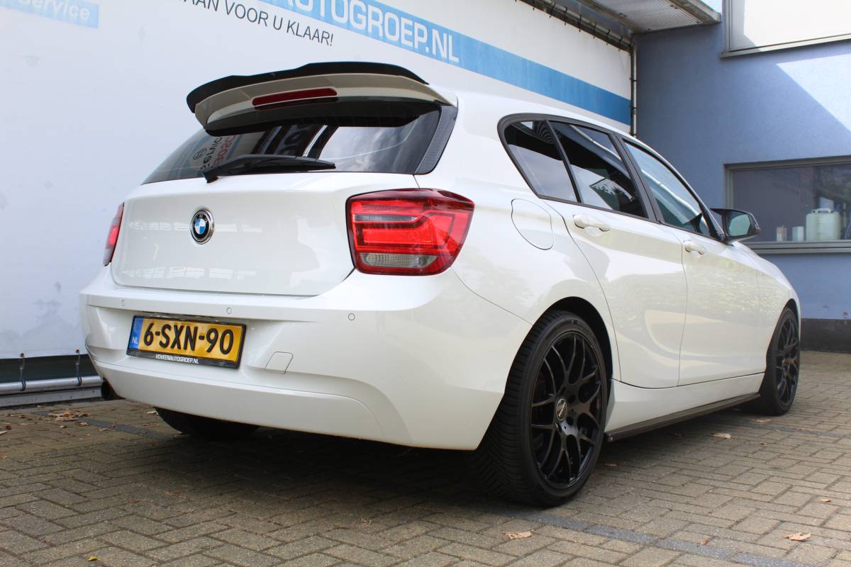 BMW 1 Serie BMW 1-serie 114i EDE Executive | Cruise controle | Parkeersensoren | Keyless start | Climate controle | Apple CarPlay/Android Auto | Angel eye LED Koplampen | 17 Inch Monaco velgen | Getinte ramen | Maxton design spoilers | Navigatie | Origineel NL Auto | NAP |