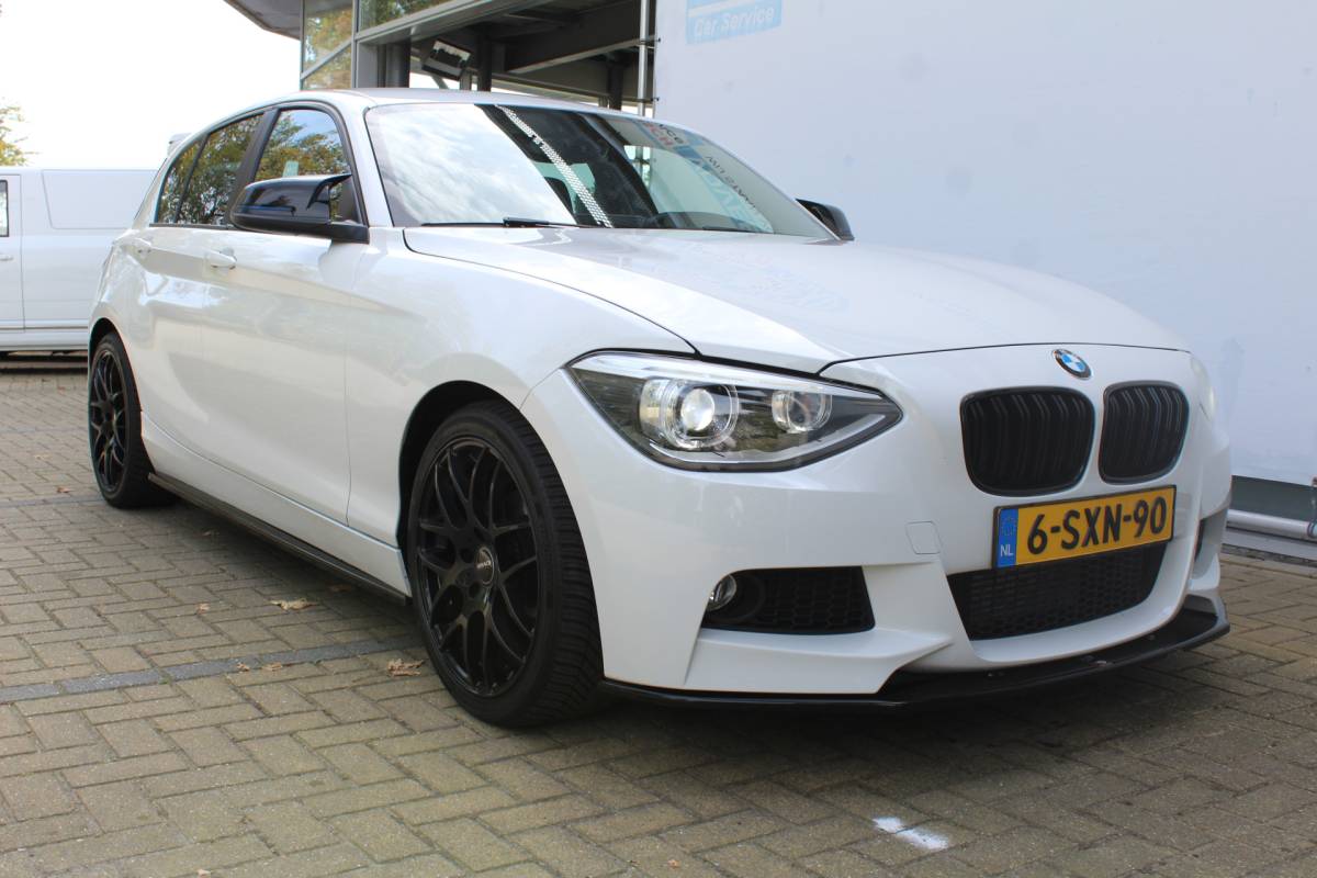 BMW 1 Serie BMW 1-serie 114i EDE Executive | Cruise controle | Parkeersensoren | Keyless start | Climate controle | Apple CarPlay/Android Auto | Angel eye LED Koplampen | 17 Inch Monaco velgen | Getinte ramen | Maxton design spoilers | Navigatie | Origineel NL Auto | NAP |