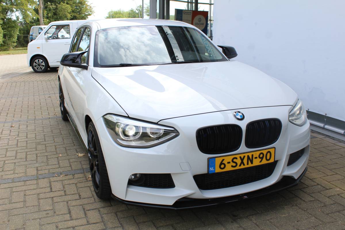 BMW 1 Serie BMW 1-serie 114i EDE Executive | Cruise controle | Parkeersensoren | Keyless start | Climate controle | Apple CarPlay/Android Auto | Angel eye LED Koplampen | 17 Inch Monaco velgen | Getinte ramen | Maxton design spoilers | Navigatie | Origineel NL Auto | NAP |