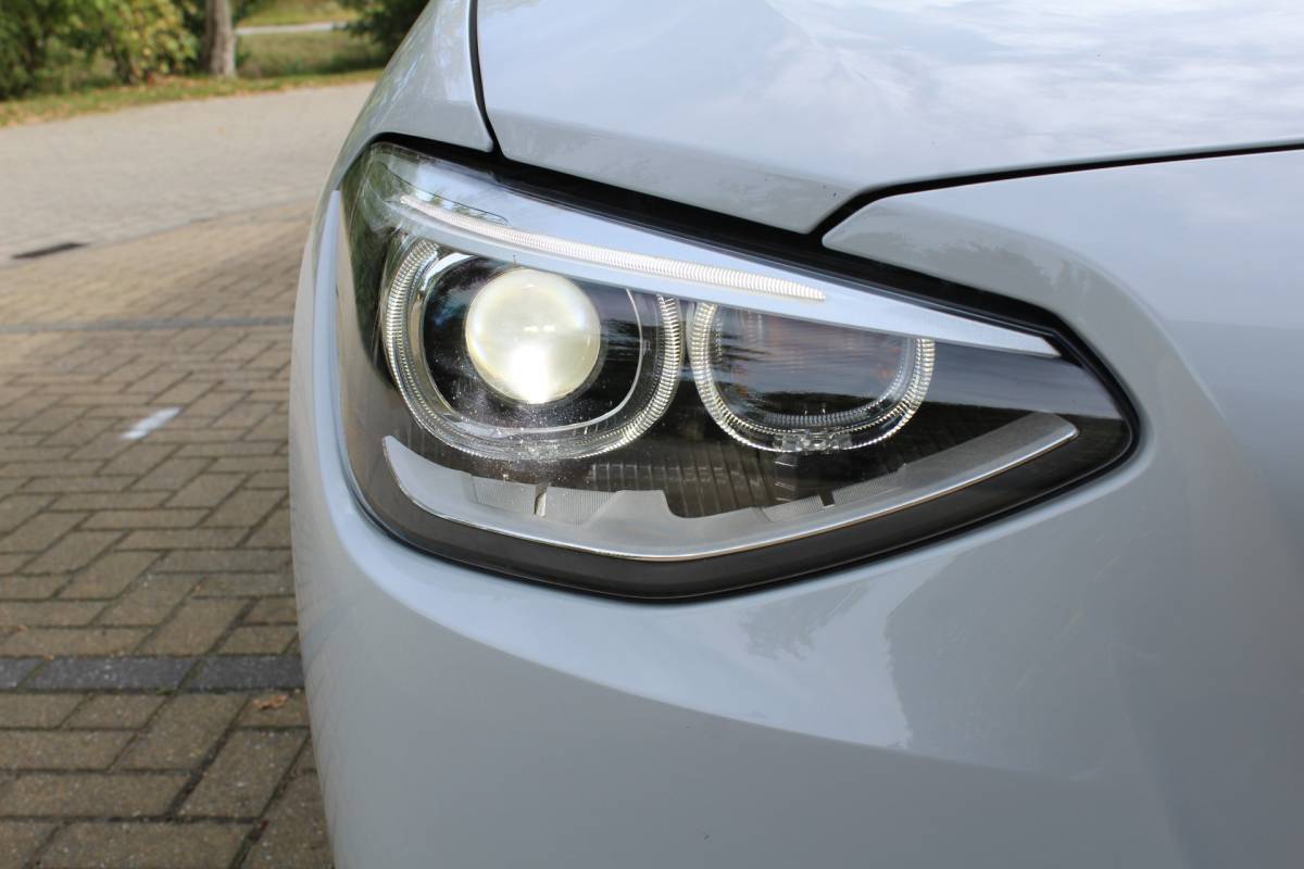 BMW 1 Serie BMW 1-serie 114i EDE Executive | Cruise controle | Parkeersensoren | Keyless start | Climate controle | Apple CarPlay/Android Auto | Angel eye LED Koplampen | 17 Inch Monaco velgen | Getinte ramen | Maxton design spoilers | Navigatie | Origineel NL Auto | NAP |