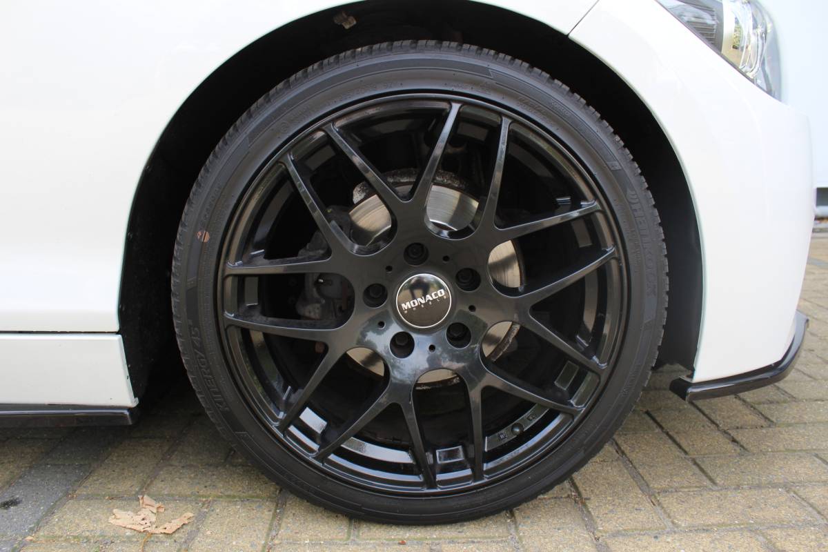 BMW 1 Serie BMW 1-serie 114i EDE Executive | Cruise controle | Parkeersensoren | Keyless start | Climate controle | Apple CarPlay/Android Auto | Angel eye LED Koplampen | 17 Inch Monaco velgen | Getinte ramen | Maxton design spoilers | Navigatie | Origineel NL Auto | NAP |