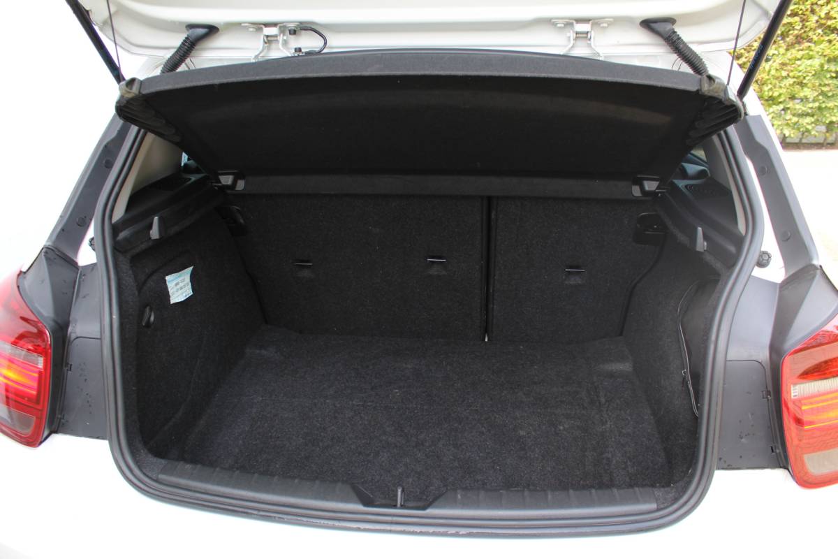 BMW 1 Serie BMW 1-serie 114i EDE Executive | Cruise controle | Parkeersensoren | Keyless start | Climate controle | Apple CarPlay/Android Auto | Angel eye LED Koplampen | 17 Inch Monaco velgen | Getinte ramen | Maxton design spoilers | Navigatie | Origineel NL Auto | NAP |