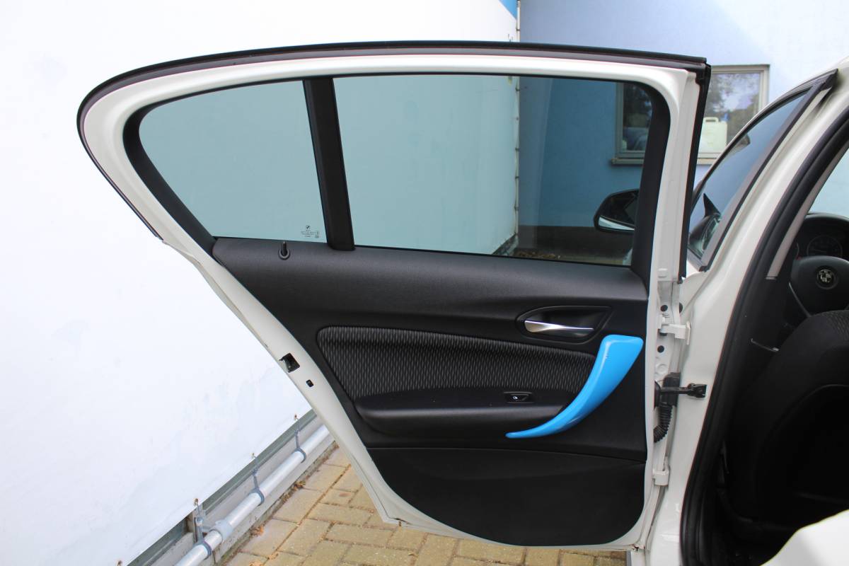 BMW 1 Serie BMW 1-serie 114i EDE Executive | Cruise controle | Parkeersensoren | Keyless start | Climate controle | Apple CarPlay/Android Auto | Angel eye LED Koplampen | 17 Inch Monaco velgen | Getinte ramen | Maxton design spoilers | Navigatie | Origineel NL Auto | NAP |