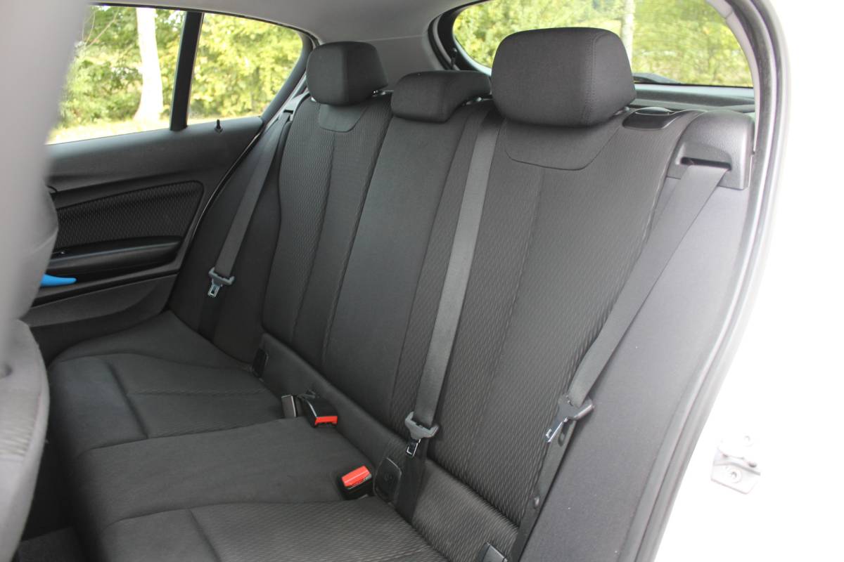 BMW 1 Serie BMW 1-serie 114i EDE Executive | Cruise controle | Parkeersensoren | Keyless start | Climate controle | Apple CarPlay/Android Auto | Angel eye LED Koplampen | 17 Inch Monaco velgen | Getinte ramen | Maxton design spoilers | Navigatie | Origineel NL Auto | NAP |
