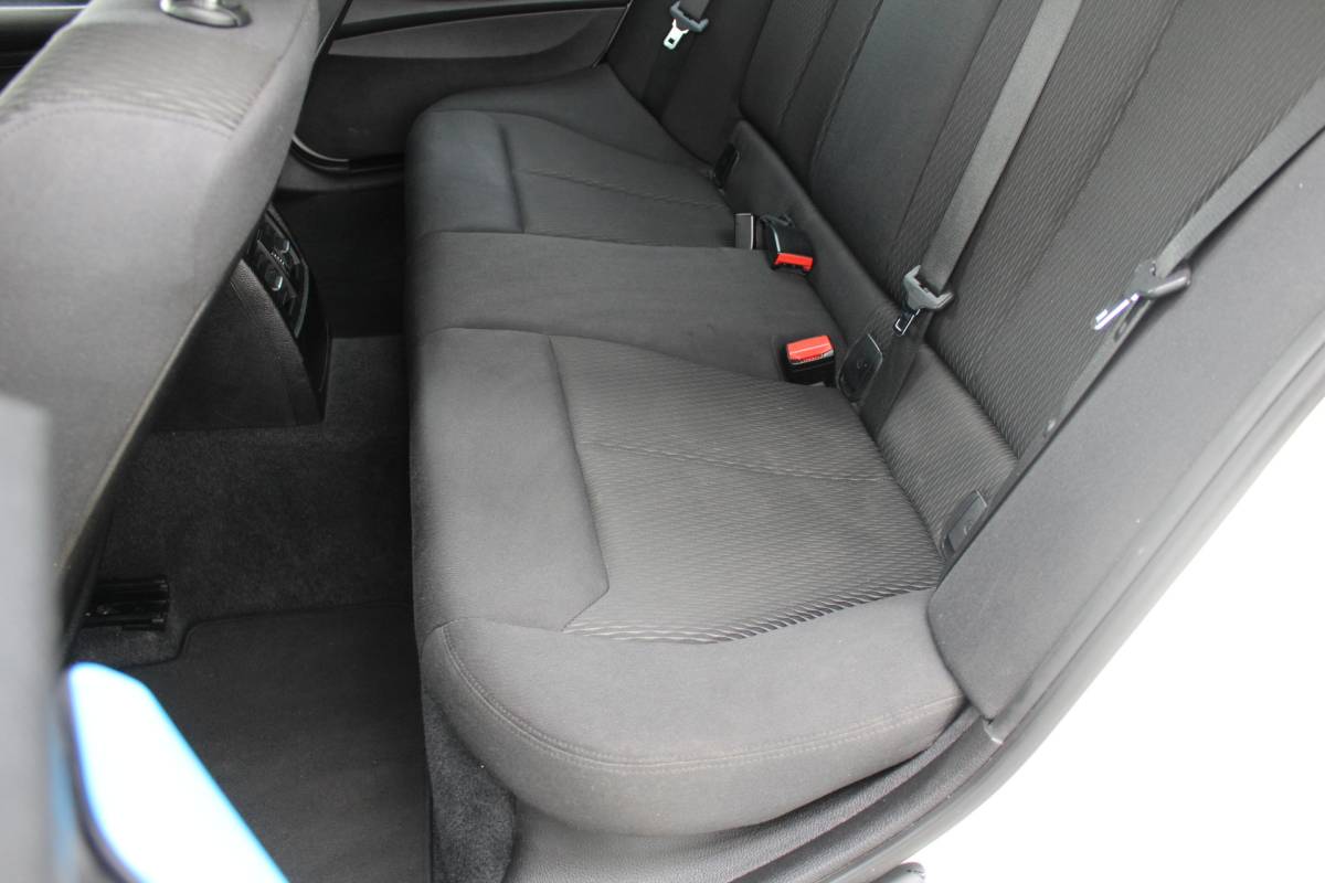 BMW 1 Serie BMW 1-serie 114i EDE Executive | Cruise controle | Parkeersensoren | Keyless start | Climate controle | Apple CarPlay/Android Auto | Angel eye LED Koplampen | 17 Inch Monaco velgen | Getinte ramen | Maxton design spoilers | Navigatie | Origineel NL Auto | NAP |