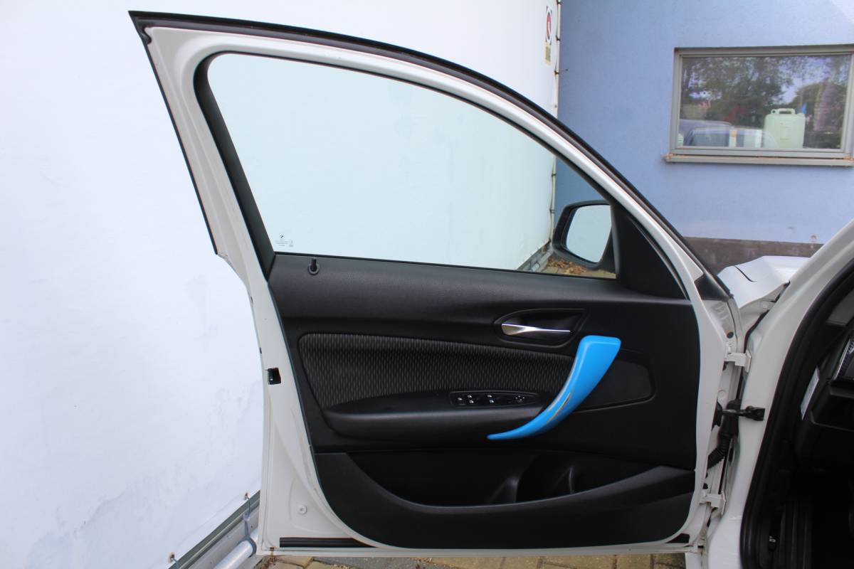 BMW 1 Serie BMW 1-serie 114i EDE Executive | Cruise controle | Parkeersensoren | Keyless start | Climate controle | Apple CarPlay/Android Auto | Angel eye LED Koplampen | 17 Inch Monaco velgen | Getinte ramen | Maxton design spoilers | Navigatie | Origineel NL Auto | NAP |