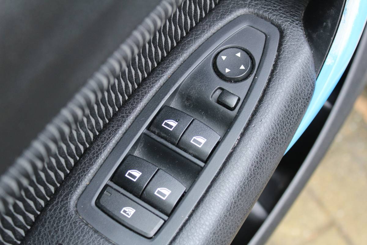 BMW 1 Serie BMW 1-serie 114i EDE Executive | Cruise controle | Parkeersensoren | Keyless start | Climate controle | Apple CarPlay/Android Auto | Angel eye LED Koplampen | 17 Inch Monaco velgen | Getinte ramen | Maxton design spoilers | Navigatie | Origineel NL Auto | NAP |