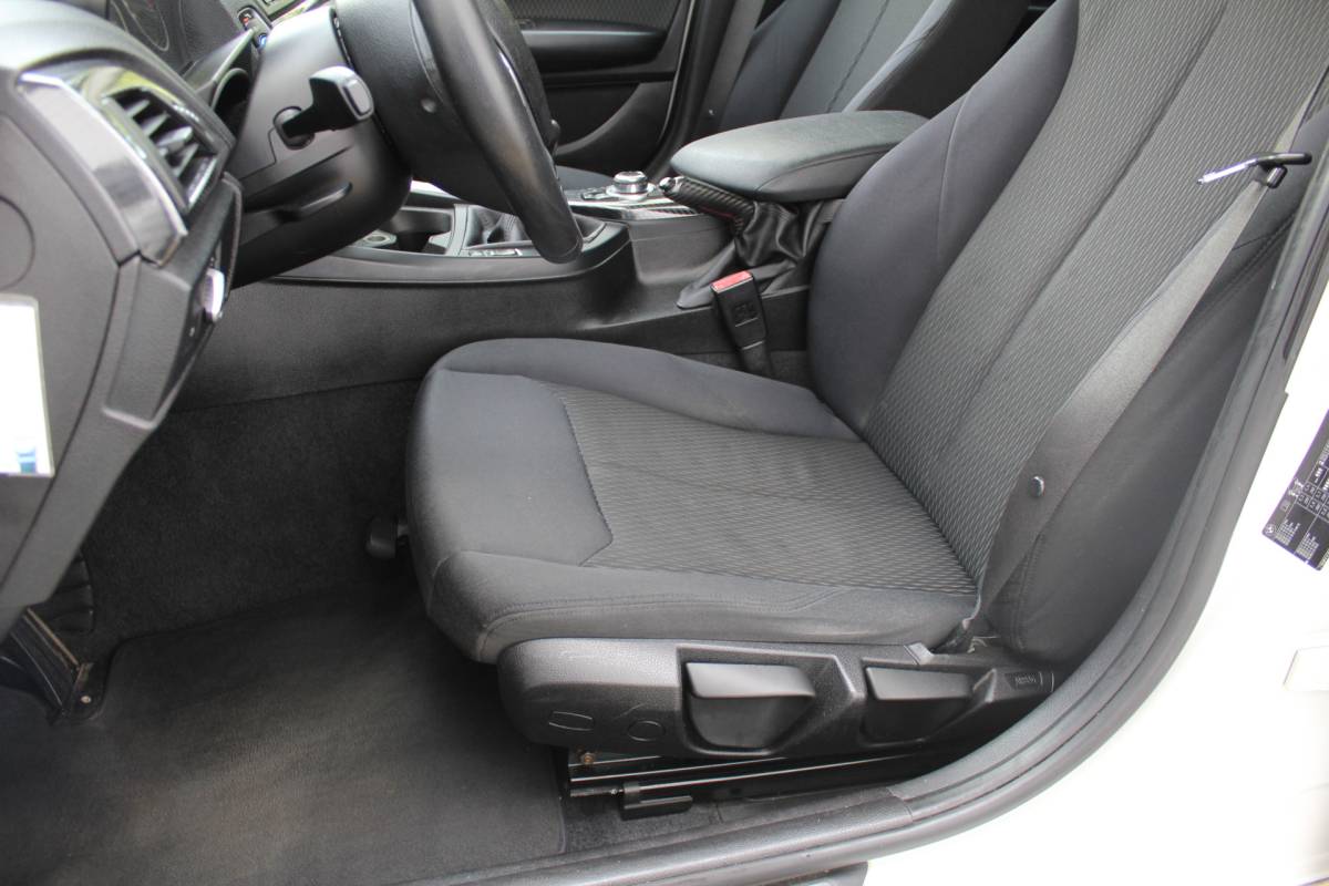 BMW 1 Serie BMW 1-serie 114i EDE Executive | Cruise controle | Parkeersensoren | Keyless start | Climate controle | Apple CarPlay/Android Auto | Angel eye LED Koplampen | 17 Inch Monaco velgen | Getinte ramen | Maxton design spoilers | Navigatie | Origineel NL Auto | NAP |