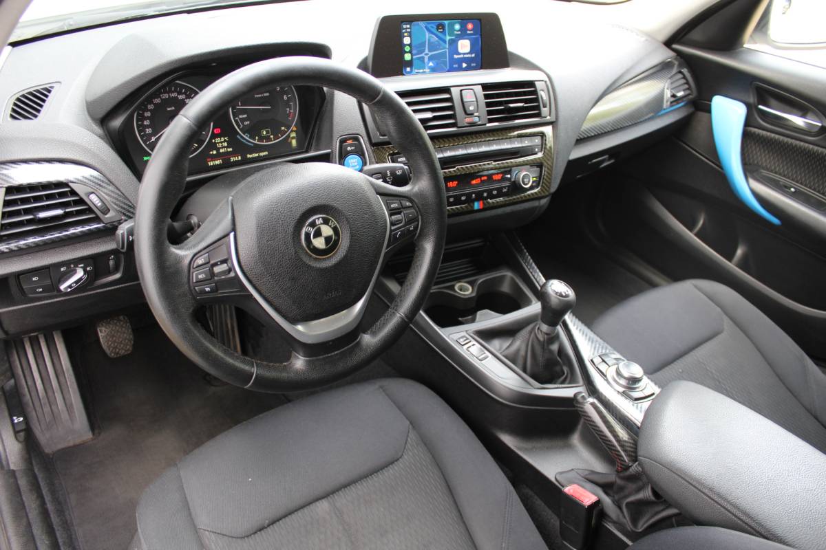 BMW 1 Serie BMW 1-serie 114i EDE Executive | Cruise controle | Parkeersensoren | Keyless start | Climate controle | Apple CarPlay/Android Auto | Angel eye LED Koplampen | 17 Inch Monaco velgen | Getinte ramen | Maxton design spoilers | Navigatie | Origineel NL Auto | NAP |
