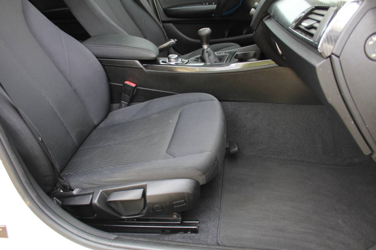 BMW 1 Serie BMW 1-serie 114i EDE Executive | Cruise controle | Parkeersensoren | Keyless start | Climate controle | Apple CarPlay/Android Auto | Angel eye LED Koplampen | 17 Inch Monaco velgen | Getinte ramen | Maxton design spoilers | Navigatie | Origineel NL Auto | NAP |
