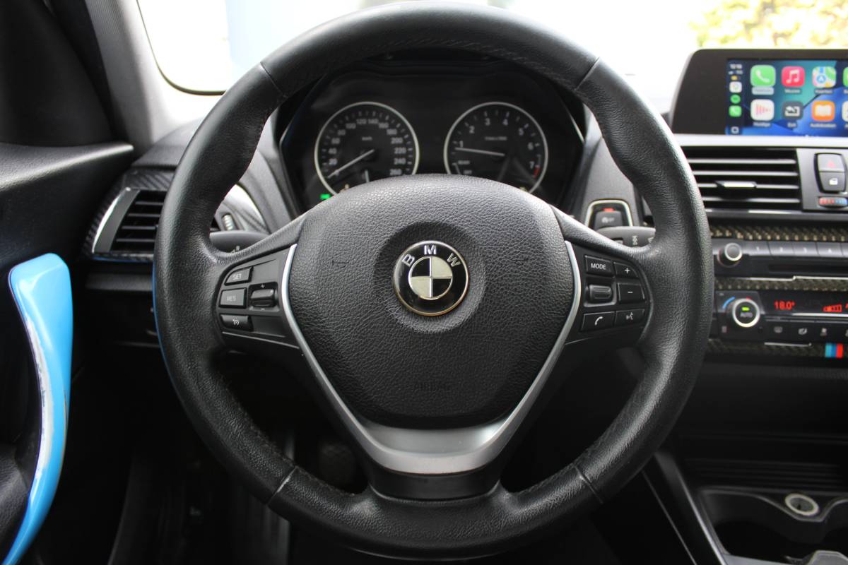 BMW 1 Serie BMW 1-serie 114i EDE Executive | Cruise controle | Parkeersensoren | Keyless start | Climate controle | Apple CarPlay/Android Auto | Angel eye LED Koplampen | 17 Inch Monaco velgen | Getinte ramen | Maxton design spoilers | Navigatie | Origineel NL Auto | NAP |