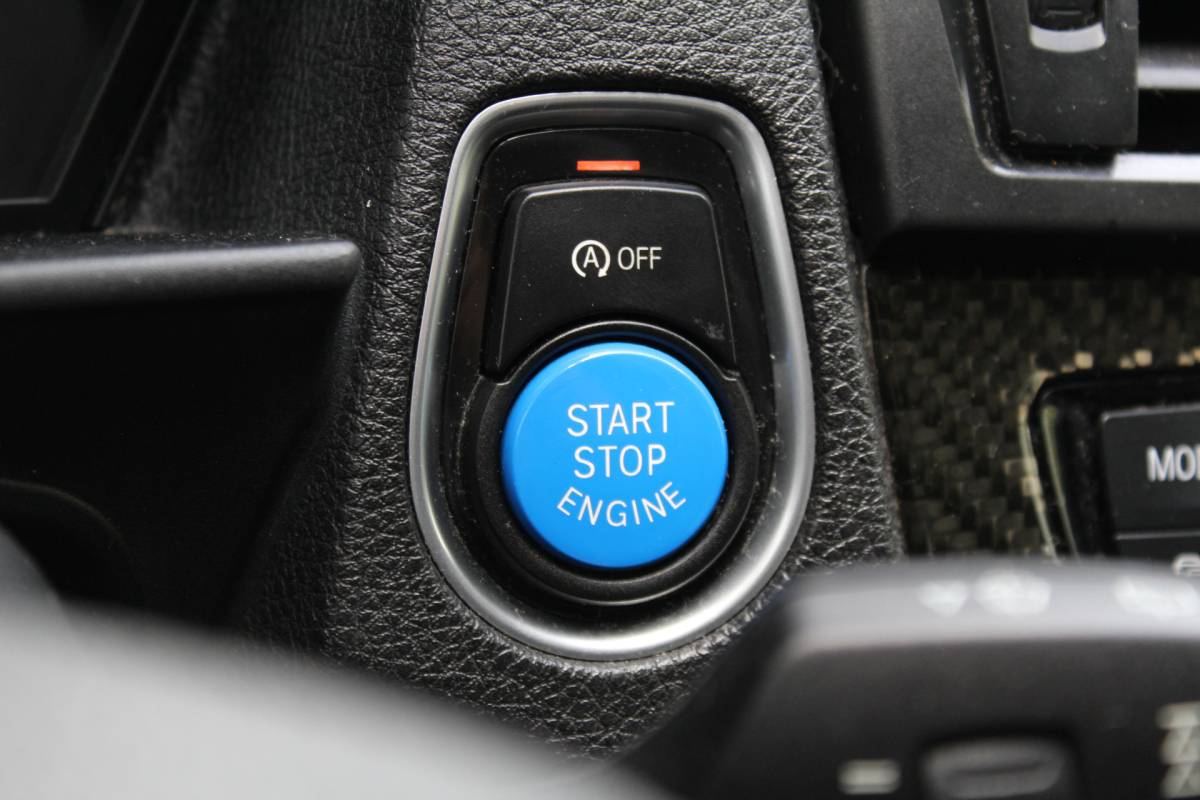 BMW 1 Serie BMW 1-serie 114i EDE Executive | Cruise controle | Parkeersensoren | Keyless start | Climate controle | Apple CarPlay/Android Auto | Angel eye LED Koplampen | 17 Inch Monaco velgen | Getinte ramen | Maxton design spoilers | Navigatie | Origineel NL Auto | NAP |