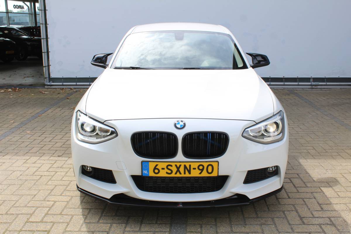 BMW 1 Serie BMW 1-serie 114i EDE Executive | Cruise controle | Parkeersensoren | Keyless start | Climate controle | Apple CarPlay/Android Auto | Angel eye LED Koplampen | 17 Inch Monaco velgen | Getinte ramen | Maxton design spoilers | Navigatie | Origineel NL Auto | NAP |