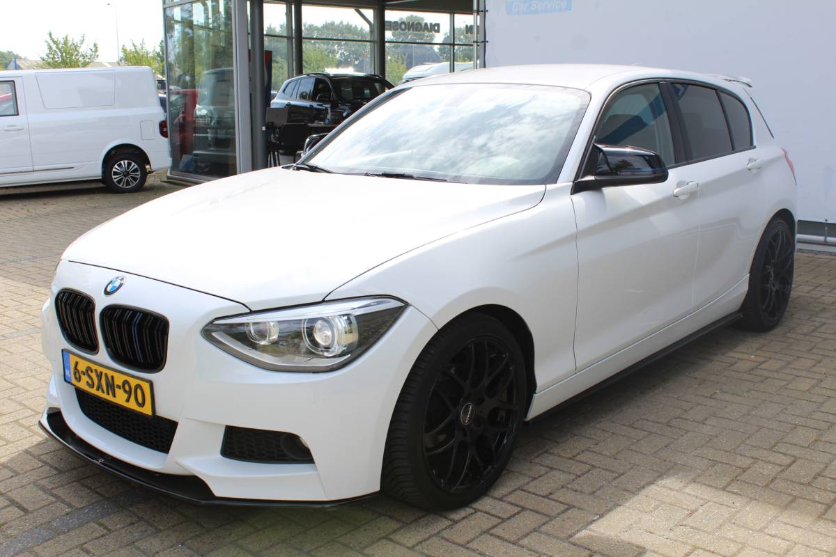 BMW 1 Serie BMW 1-serie 114i EDE Executive | Cruise controle | Parkeersensoren | Keyless start | Climate controle | Apple CarPlay/Android Auto | Angel eye LED Koplampen | 17 Inch Monaco velgen | Getinte ramen | Maxton design spoilers | Navigatie | Origineel NL Auto | NAP |