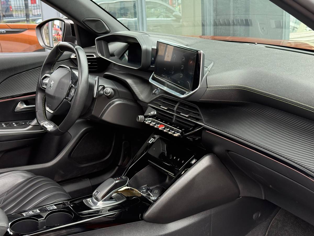 Peugeot 2008 Peugeot 2008 1.2 PureTech GT Pack I Pano I Leer I Massage I Camera