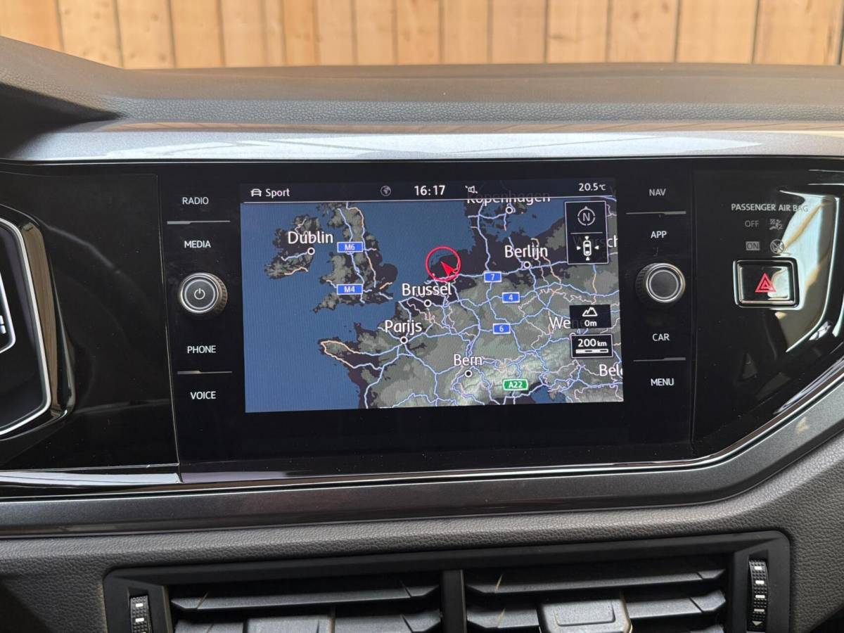 Volkswagen Polo Volkswagen Polo 1.0 TSI Highline R-line Apple CarPlay/Android Auto | Achteruitrijcamera | Adaptieve cruise control | Climate control | DAB ontvanger | Digitale cockpit | Getint glas | Stoelverwarming | Parkeersensoren voor en achter
