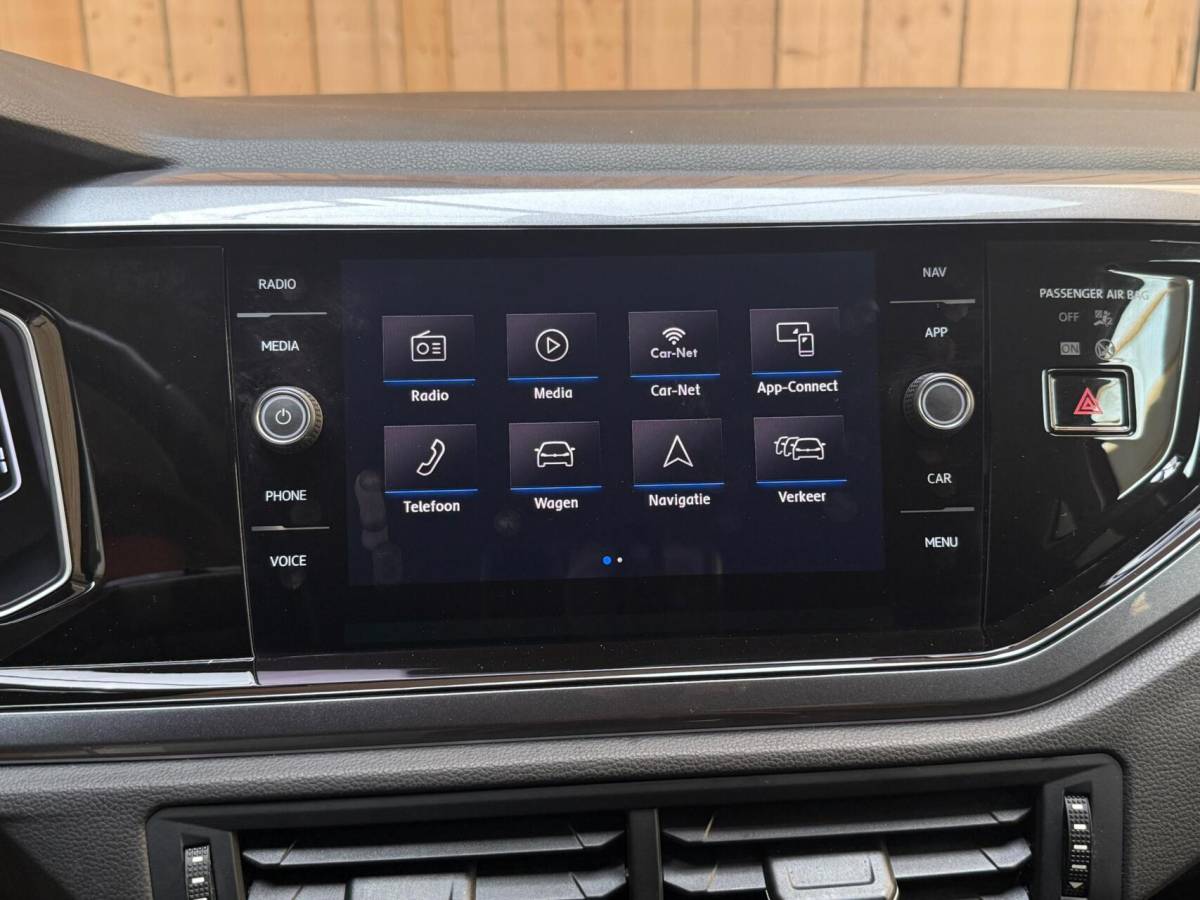 Volkswagen Polo Volkswagen Polo 1.0 TSI Highline R-line Apple CarPlay/Android Auto | Achteruitrijcamera | Adaptieve cruise control | Climate control | DAB ontvanger | Digitale cockpit | Getint glas | Stoelverwarming | Parkeersensoren voor en achter