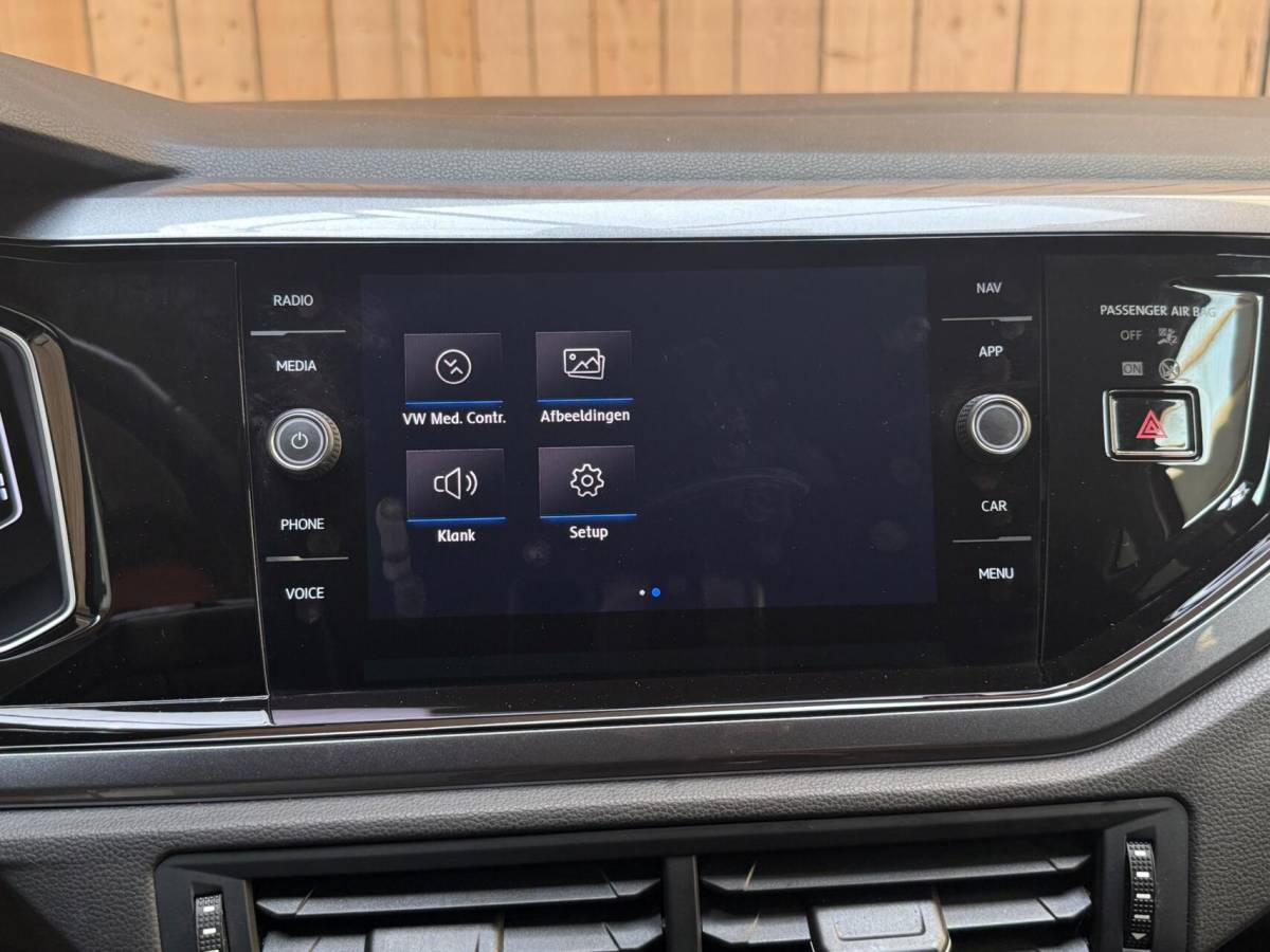 Volkswagen Polo Volkswagen Polo 1.0 TSI Highline R-line Apple CarPlay/Android Auto | Achteruitrijcamera | Adaptieve cruise control | Climate control | DAB ontvanger | Digitale cockpit | Getint glas | Stoelverwarming | Parkeersensoren voor en achter