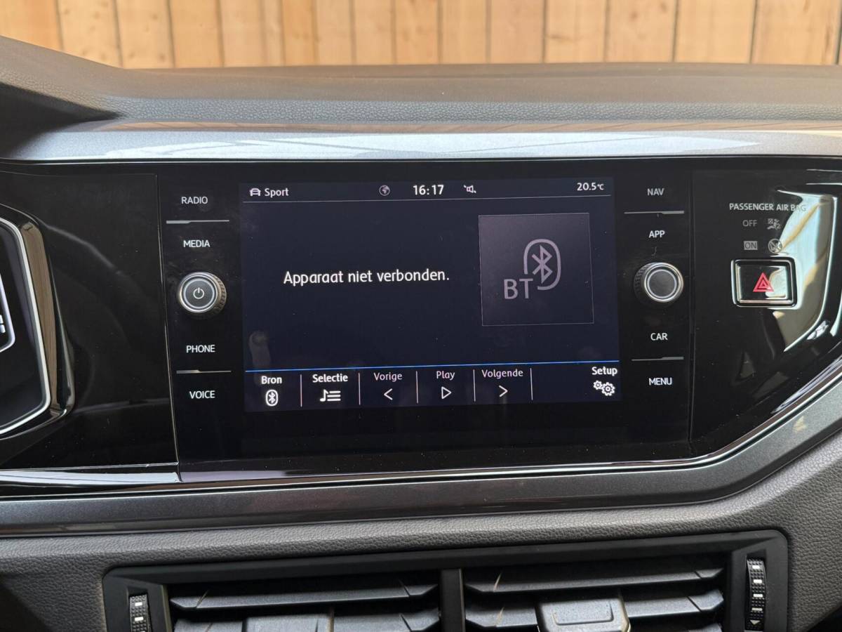 Volkswagen Polo Volkswagen Polo 1.0 TSI Highline R-line Apple CarPlay/Android Auto | Achteruitrijcamera | Adaptieve cruise control | Climate control | DAB ontvanger | Digitale cockpit | Getint glas | Stoelverwarming | Parkeersensoren voor en achter