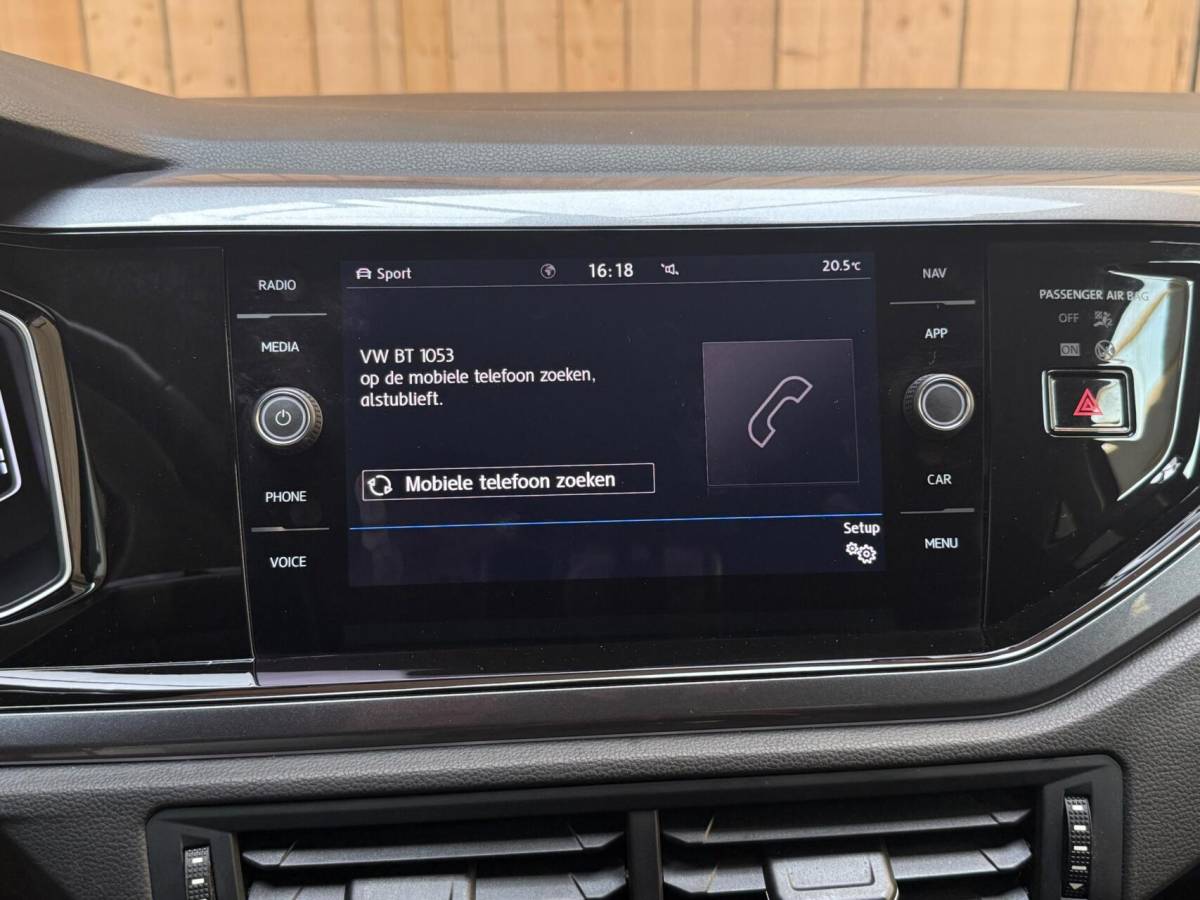 Volkswagen Polo Volkswagen Polo 1.0 TSI Highline R-line Apple CarPlay/Android Auto | Achteruitrijcamera | Adaptieve cruise control | Climate control | DAB ontvanger | Digitale cockpit | Getint glas | Stoelverwarming | Parkeersensoren voor en achter