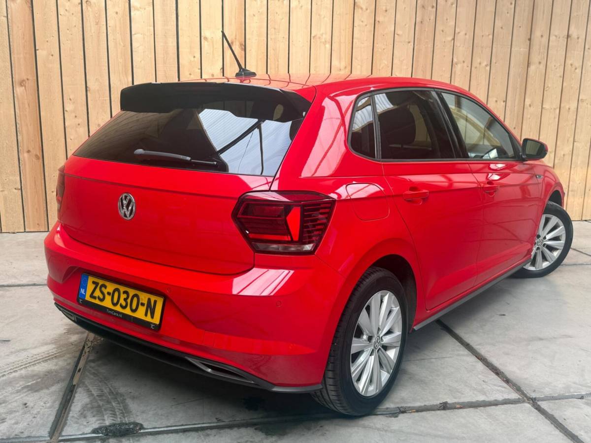 Volkswagen Polo Volkswagen Polo 1.0 TSI Highline R-line Apple CarPlay/Android Auto | Achteruitrijcamera | Adaptieve cruise control | Climate control | DAB ontvanger | Digitale cockpit | Getint glas | Stoelverwarming | Parkeersensoren voor en achter