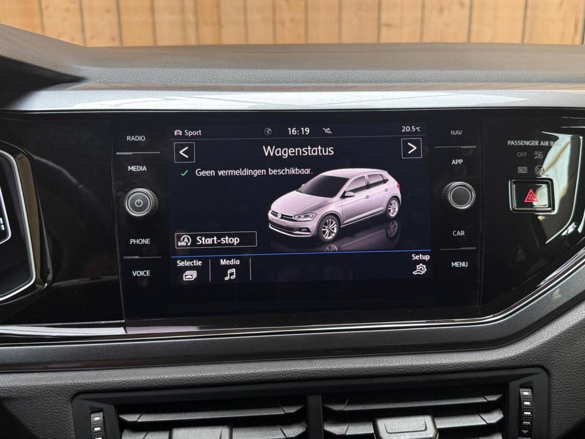 Volkswagen Polo Volkswagen Polo 1.0 TSI Highline R-line Apple CarPlay/Android Auto | Achteruitrijcamera | Adaptieve cruise control | Climate control | DAB ontvanger | Digitale cockpit | Getint glas | Stoelverwarming | Parkeersensoren voor en achter