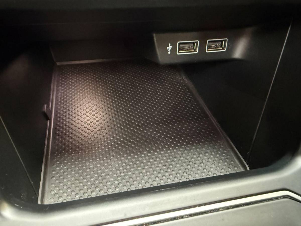 Volkswagen Polo Volkswagen Polo 1.0 TSI Highline R-line Apple CarPlay/Android Auto | Achteruitrijcamera | Adaptieve cruise control | Climate control | DAB ontvanger | Digitale cockpit | Getint glas | Stoelverwarming | Parkeersensoren voor en achter