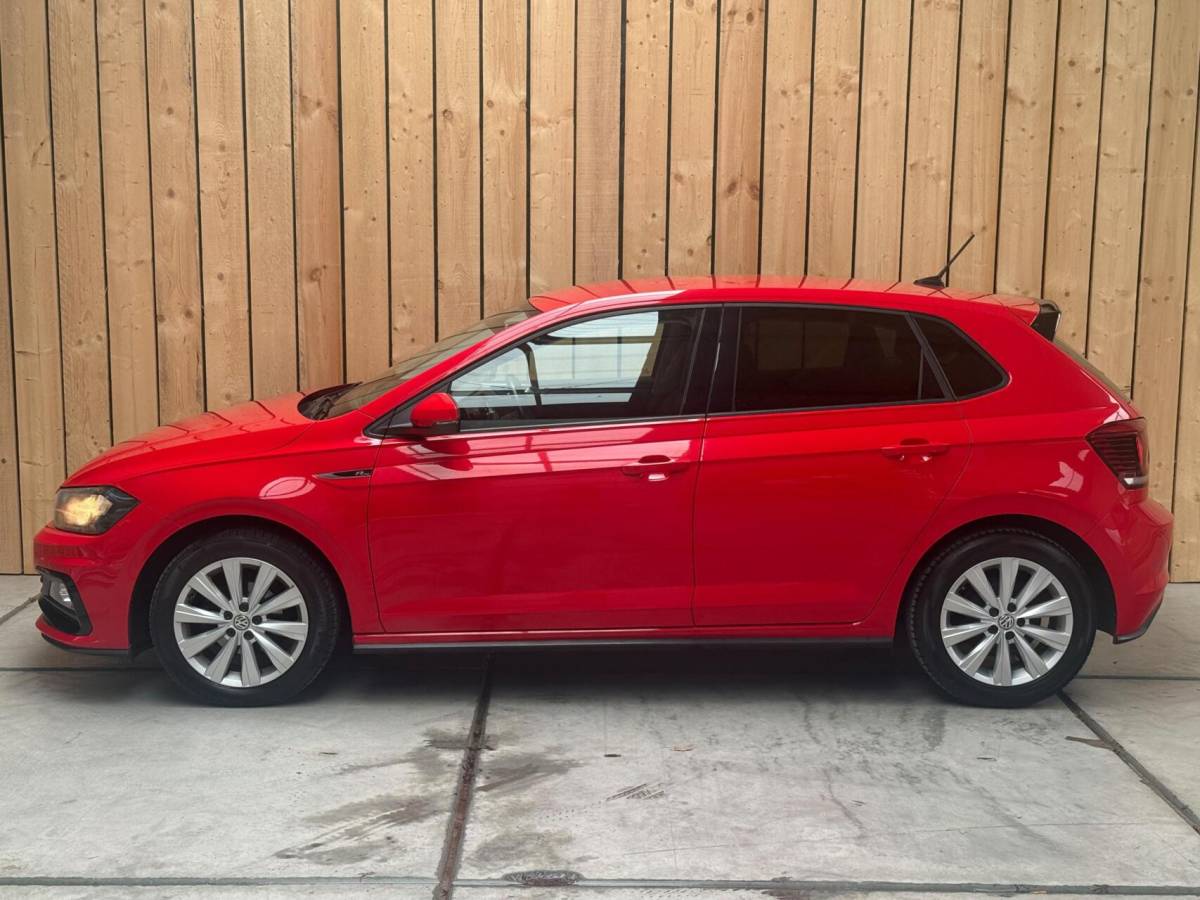 Volkswagen Polo Volkswagen Polo 1.0 TSI Highline R-line Apple CarPlay/Android Auto | Achteruitrijcamera | Adaptieve cruise control | Climate control | DAB ontvanger | Digitale cockpit | Getint glas | Stoelverwarming | Parkeersensoren voor en achter