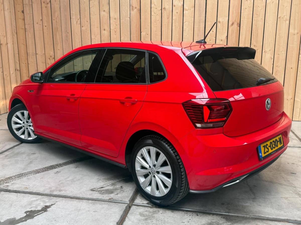 Volkswagen Polo Volkswagen Polo 1.0 TSI Highline R-line Apple CarPlay/Android Auto | Achteruitrijcamera | Adaptieve cruise control | Climate control | DAB ontvanger | Digitale cockpit | Getint glas | Stoelverwarming | Parkeersensoren voor en achter