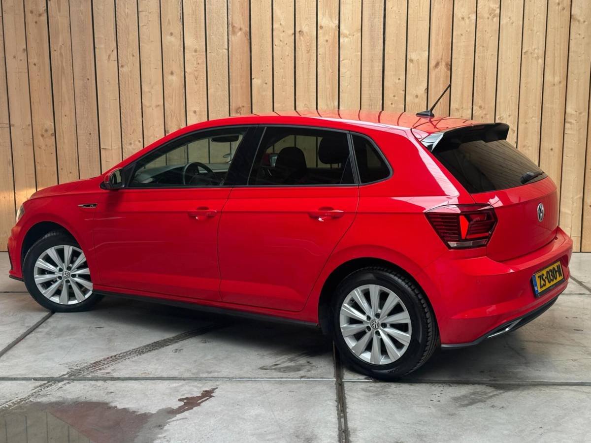 Volkswagen Polo Volkswagen Polo 1.0 TSI Highline R-line Apple CarPlay/Android Auto | Achteruitrijcamera | Adaptieve cruise control | Climate control | DAB ontvanger | Digitale cockpit | Getint glas | Stoelverwarming | Parkeersensoren voor en achter