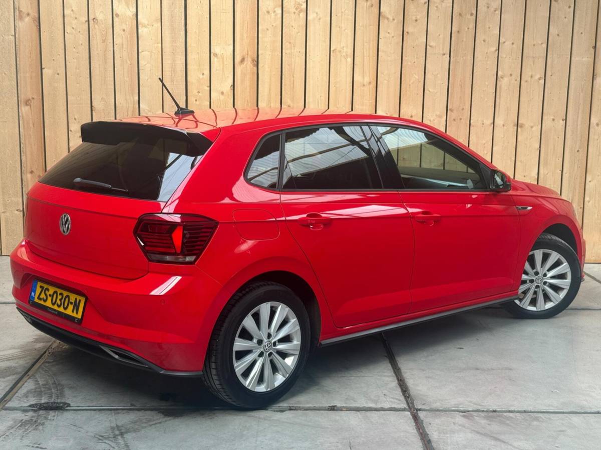 Volkswagen Polo Volkswagen Polo 1.0 TSI Highline R-line Apple CarPlay/Android Auto | Achteruitrijcamera | Adaptieve cruise control | Climate control | DAB ontvanger | Digitale cockpit | Getint glas | Stoelverwarming | Parkeersensoren voor en achter