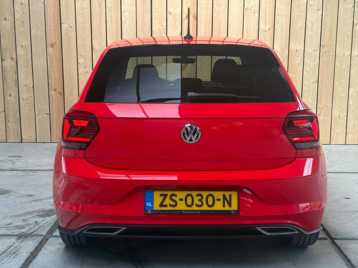 Volkswagen Polo Volkswagen Polo 1.0 TSI Highline R-line Apple CarPlay/Android Auto | Achteruitrijcamera | Adaptieve cruise control | Climate control | DAB ontvanger | Digitale cockpit | Getint glas | Stoelverwarming | Parkeersensoren voor en achter