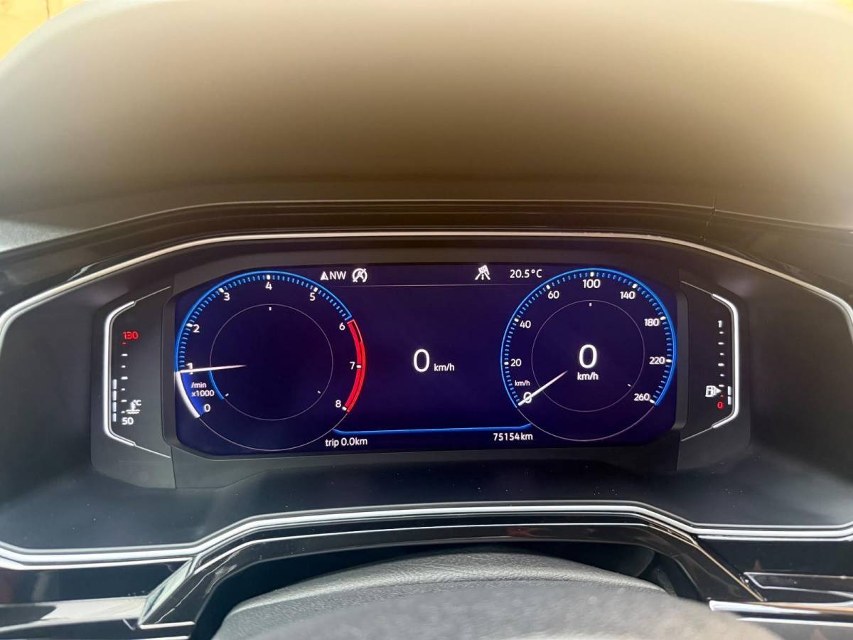 Volkswagen Polo Volkswagen Polo 1.0 TSI Highline R-line Apple CarPlay/Android Auto | Achteruitrijcamera | Adaptieve cruise control | Climate control | DAB ontvanger | Digitale cockpit | Getint glas | Stoelverwarming | Parkeersensoren voor en achter