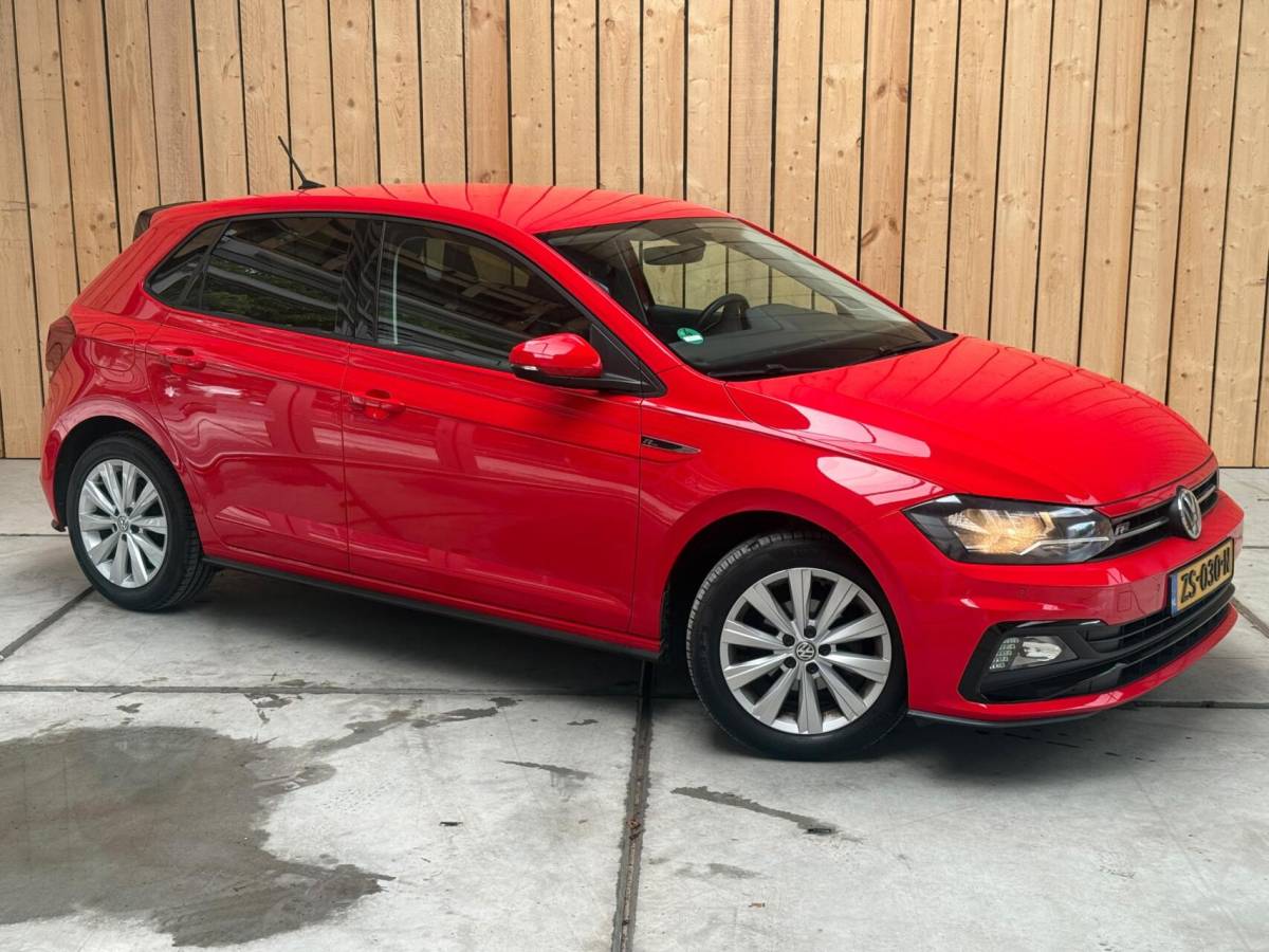 Volkswagen Polo Volkswagen Polo 1.0 TSI Highline R-line Apple CarPlay/Android Auto | Achteruitrijcamera | Adaptieve cruise control | Climate control | DAB ontvanger | Digitale cockpit | Getint glas | Stoelverwarming | Parkeersensoren voor en achter