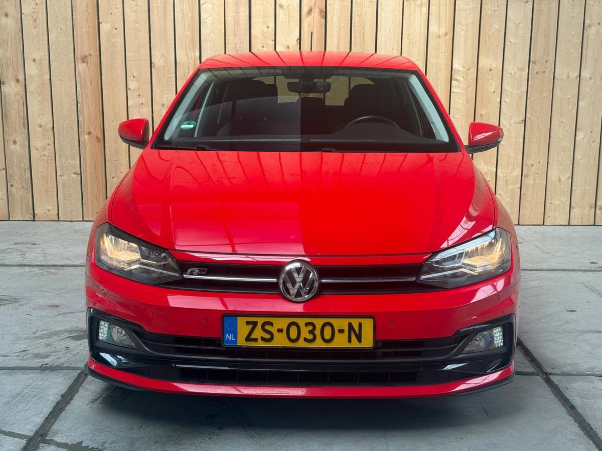 Volkswagen Polo Volkswagen Polo 1.0 TSI Highline R-line Apple CarPlay/Android Auto | Achteruitrijcamera | Adaptieve cruise control | Climate control | DAB ontvanger | Digitale cockpit | Getint glas | Stoelverwarming | Parkeersensoren voor en achter